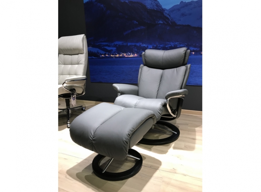 Кресло-реклайнер с пуфом Stressless MAGIC(M) Signature